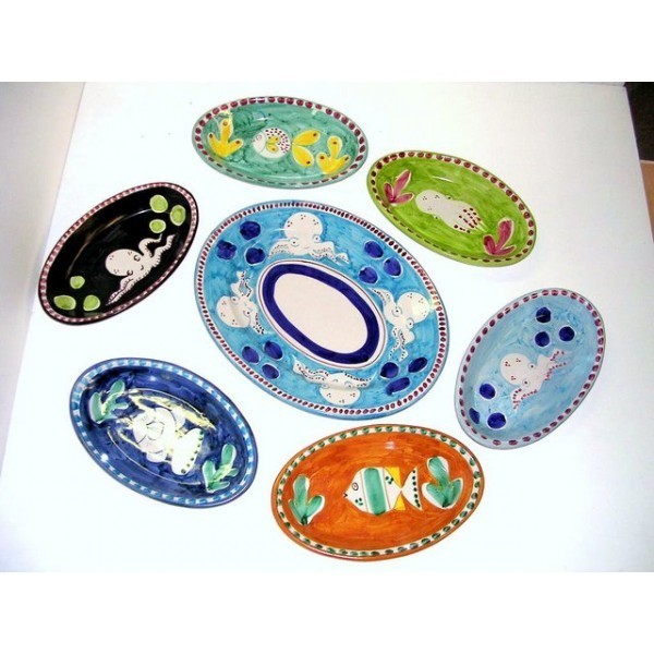 Set of oval plates.