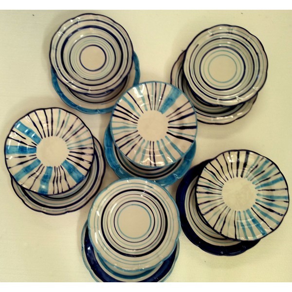 Set  of dishes( 12 pieces)